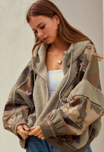 Load image into Gallery viewer, CamoCore Zipup