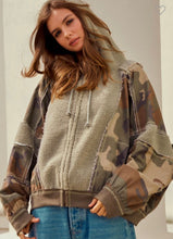 Load image into Gallery viewer, CamoCore Zipup