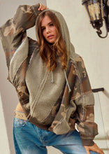 Load image into Gallery viewer, CamoCore Zipup